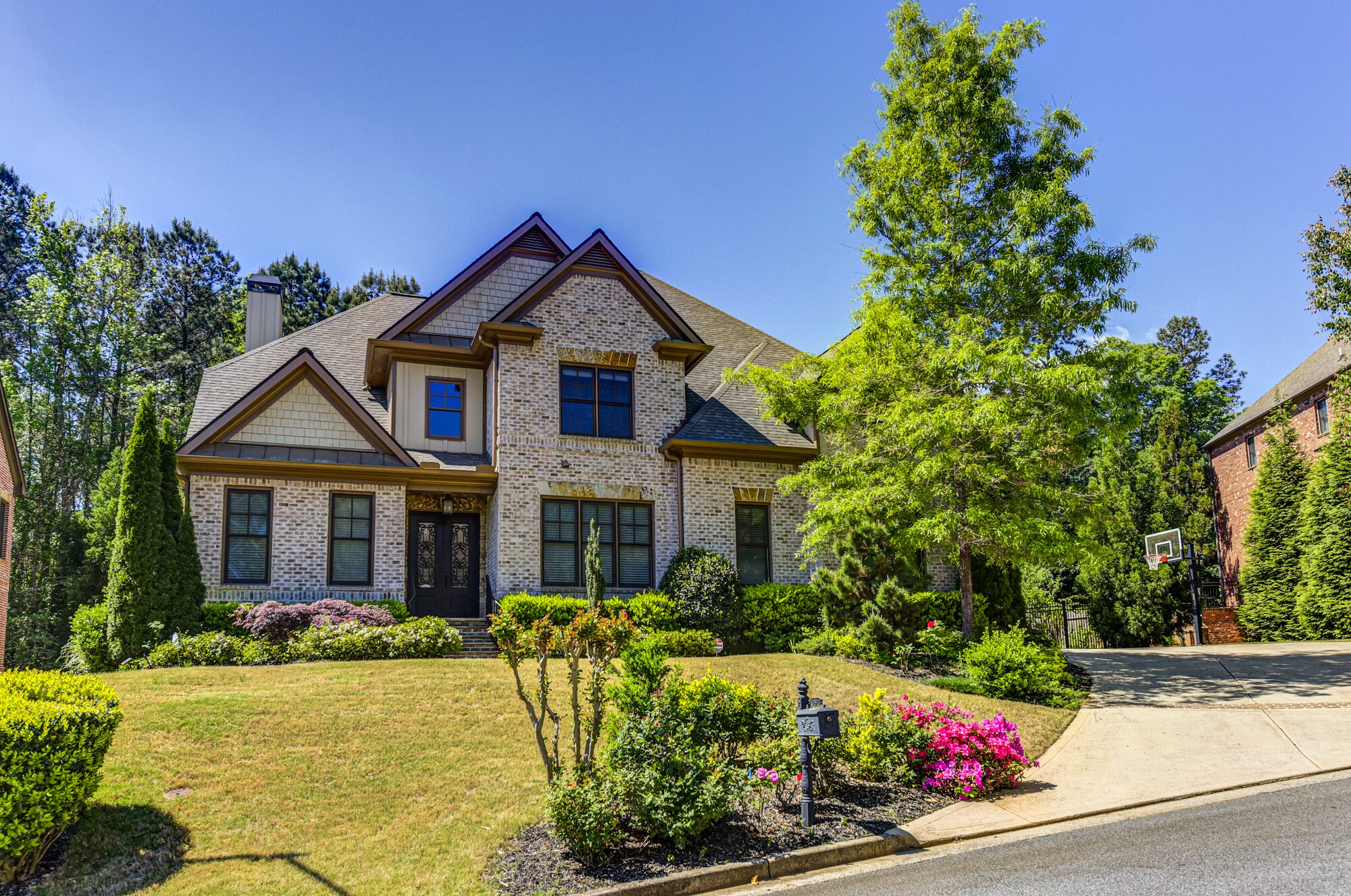Recent SŌBY listing — arched foyer, Atlanta